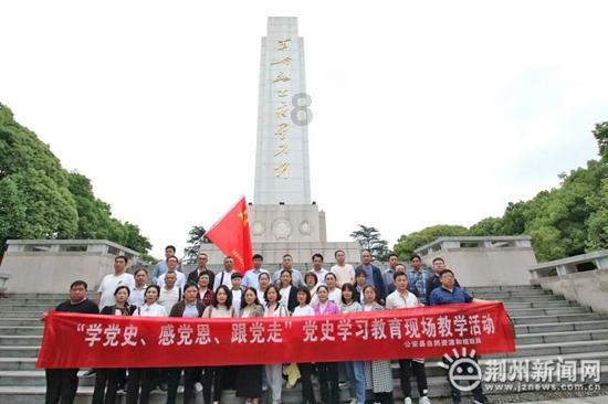 夏季纽扣裙